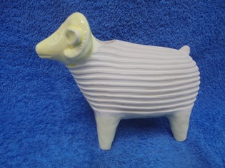 Keraaminen pssi, Lammas-figuri, koriste/ maljakko, E802