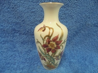 Zsolnay, ksinmaalattu posliininen maljakko, 2004, kukat/ kulta, A3766