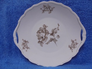 Tehdas Lampinen, valkoinen tarjoilulautanen, harmaat kukat, A3773