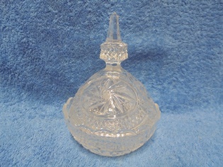 Anna Hutte, kristallinen kannellinen makeiskulho, A3892