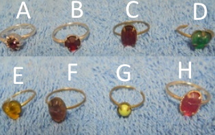 Pieni lasikivellinen vanha sormus, rihkamasormus, V1064