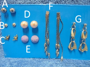 Nappikorvakorut tai riippuvat korvakorut, rihkama, V986