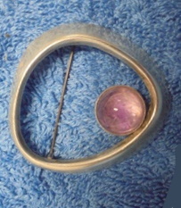 Hopeinen kivellinen rintakoru, vintage, Paula Hivoja, V401