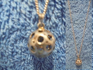 Radinoitu hopeinen riipus ja ketju, Lepp�kerttu, Liisa Vitali, vintage, V1028