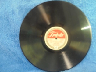 Veikko Tuomi/ Olavi Virta, Satu ruskeista silmist/ Wilhelmiina, sellakka, M679