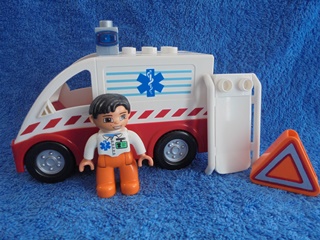 Lego Duplo Ville, ambulanssi- pienoishahmo- varoituskolmio- paarit, E929