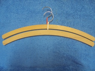 Puuhenkarit 2kpl, metallikoukut muovisuojalla, S965