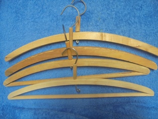 Vanhat puuhenkarit 4kpl, metalliset koukut, S1098