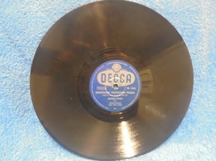 Metro-tyt�t, Nelj� vuodenaikaa/ Muistojen kultainen polku, sellakka, M739