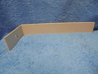 Harmaa metallinen kulmarauta/ kannake, T14