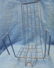 Lasten polkupy�r�n sininen vanha metallinen nukenistuin, B588