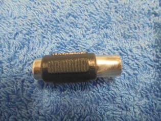 RCA-liitinsovitin, koaksiaaliliitin, naaras-naaras-tyyppinen, S828