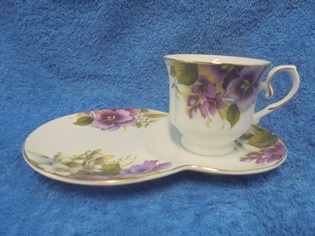 Posliiniset kahvikuppi ja tassi/ asetti- lautanen, Orvokki, A527