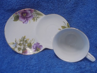 Posliiniset kahvikuppi ja tassi/ asetti- lautanen, Orvokki, A527