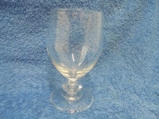 Kirkas jalallinen lasi, k�ytetty tavara, A1057