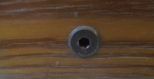 Ruskea Retro-p�yt�, lasip�yt�, lastulevyrunko, k�ytetty huonekalu, H130