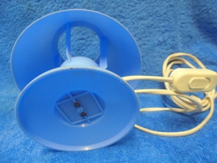 Aarno oy, pieni sininen muovinen p�yt�lamppu, H5