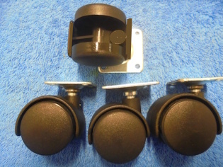 Kaksiosaiset kalustepy�r�t laattakiinnityksell�, 4 kpl, H13