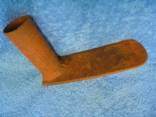 Vanha ruosteinen kapea kuokan ter�, T242