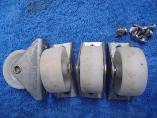 Kalustepy�r�t 4 kpl, nailon/ metalli, ruuvit, H50