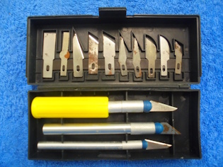 Askarteluveitsisarja, 13 ter��, muovikotelo, B849