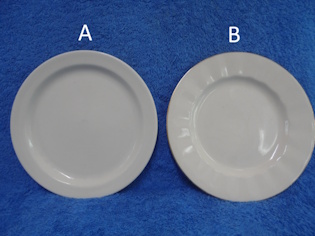 Arabia, valkoinen pullalautanen, Leijona-leimainen tai kultareunainen, A1713