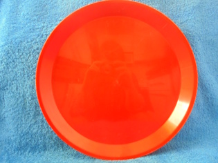 LM Pori 552, punainen muovitarjotln, A146