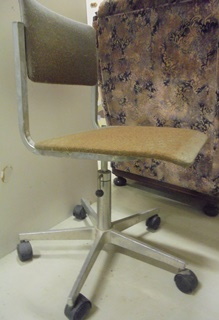 Vanha pyrllinen kirjoituspydn tuoli, kangas/ metalli, H159