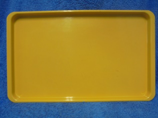 Sarvis 595, kookas suorakulmio keltainen muovinen tarjotin, A3291