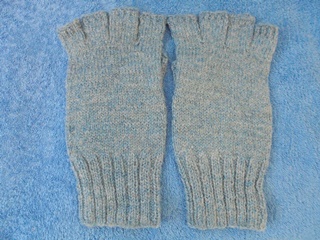 Siniset, käsinkudotut kynsikkäät, koko 11, lyhytsormiset sormikkaat, V549
