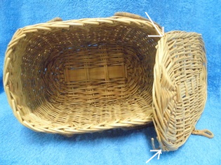 Vanha kannellinen sangallinen rottinkikori, S651