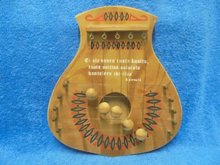 Puinen ripustettava, koristekannel, S29