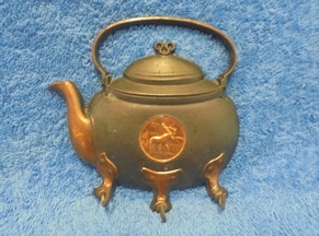 Metallinen kahvipannu, ripustuskoukut, Hirvi, seinkoriste, E255