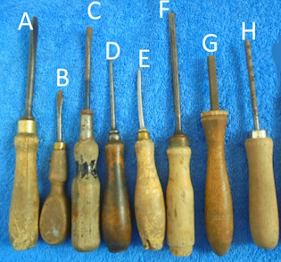 Vanha puuvartinen, meisseli tai piikki tai taltta, T282