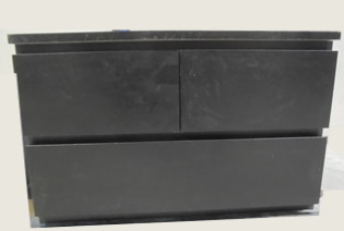 Pieni musta lipasto, kolme laatikkoa, H112