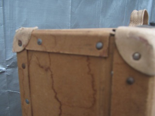 Pahvinen matkalaukku, vanhat laukut, kerily, V548