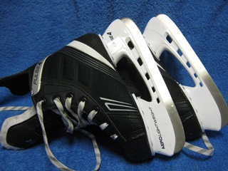 Pulse 4, j��kiekkoluistimet, Aerolightweight- ter�t, koko 35, B560