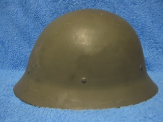 Armeijan metallinen kypärä nro 72, B23