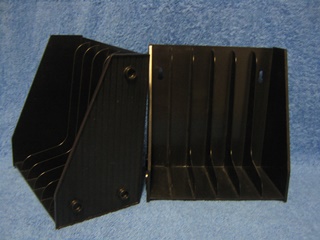 Tontarelli, mustat muoviset VHS-kasettitelineet, 2kpl, videokasetit, S249