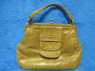 Vanha nahkainen käsilaukku, kolikkolompakkomainen, V769