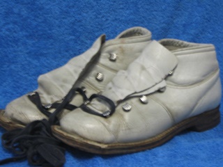 Vanhat monot koko 38, valkoiset hiihtokeng�t, B13