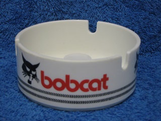 Bobcat, valkoinen muovinen tuhka-astia, R310