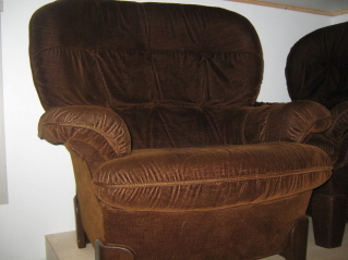 Muhkea nojatuoli, ruskea plyysi, käytetyt huonekalut, H51