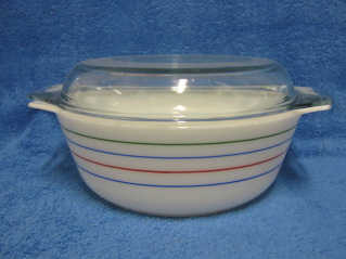 Pyrex, eglantilainen, kannellinen uunivuoka, valkoinen lasi, raidat, A1041