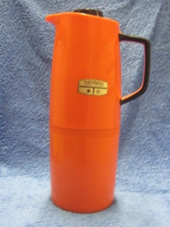 Thermos Limited, oranssi termoskannu, muovikuori, retroastia, A191