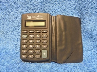 Valitut Palat, pieni taskulaskin, L288