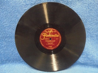 Vilho Kari- Yrj Saarnio, Kevtkukkia/ Luoksesi Saavun, sellakka, M667