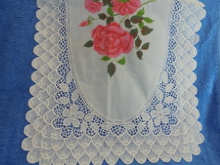 Muovinen valkoinen kaitaliina, Ruusu, S1237