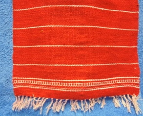 Punainen pytliina, valkoiset raidat, S1249