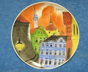 Tallinn-seinlautanen, posliininen matkamuisto, katunkym, S392